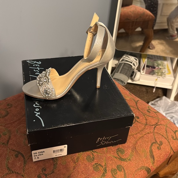 Silver Stylish wedding heels - Picture 2 of 2